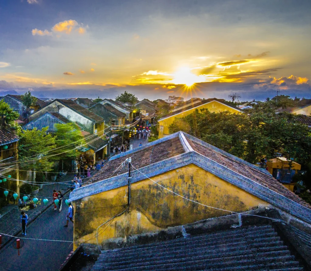 Toits de Hoi An au coucher du soleil